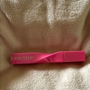 Pink Eyelash Curler